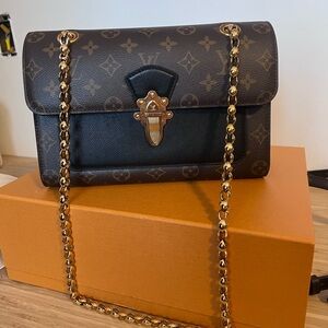 COPY - Louis Vuitton Monogram Victoire